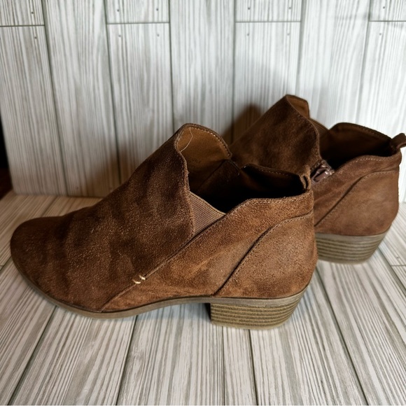 Arizona women’s brown faux suede ankle boots 9 1/2 med - Picture 2 of 8